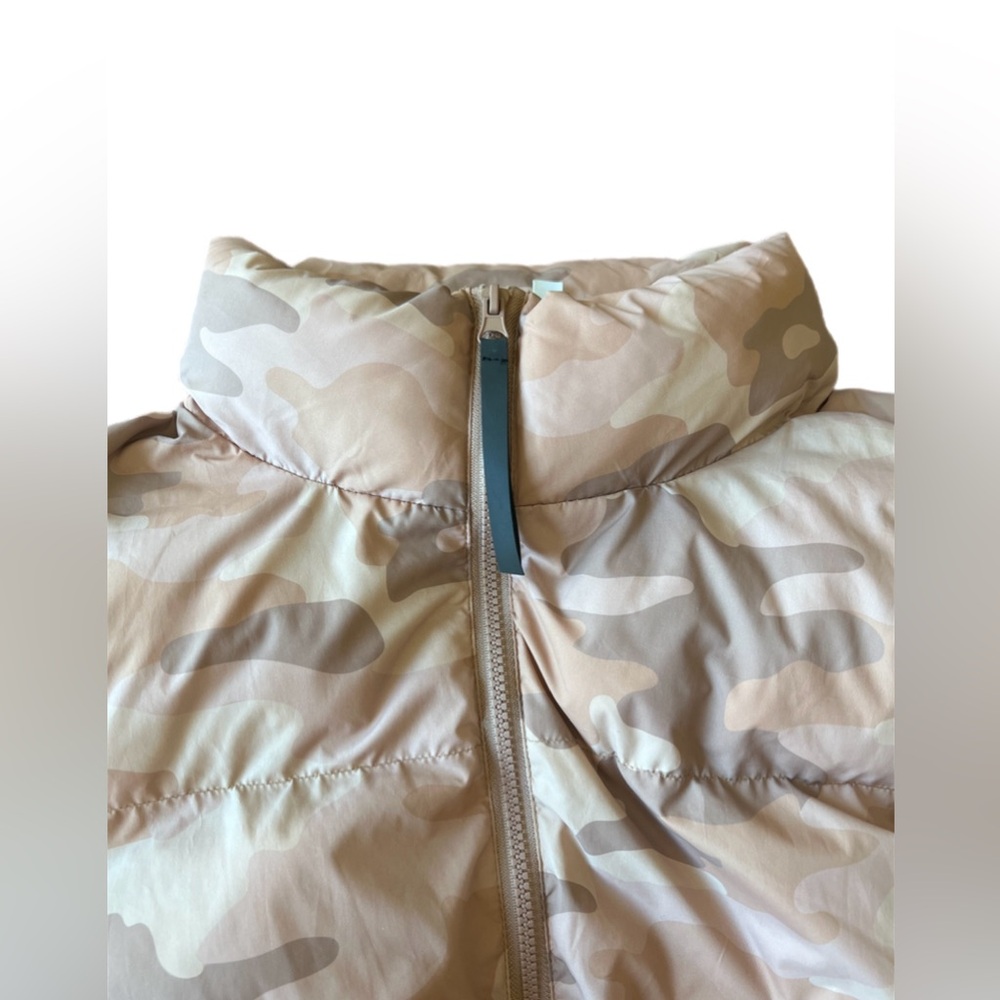 Fabletics Women's Wander Tan Camo Cropped Puffer Jacket Size XXL High Collar - Picture 8 of 16